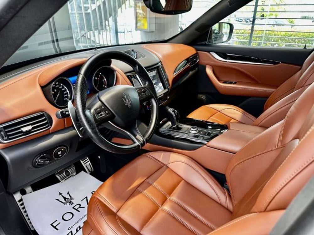 Maserati Levante usata a Torino (9)