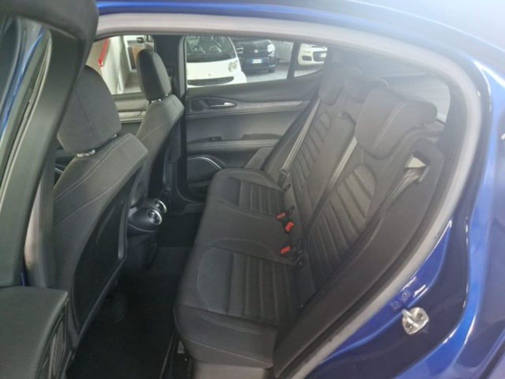 Alfa Romeo Stelvio usata a Terni (11)