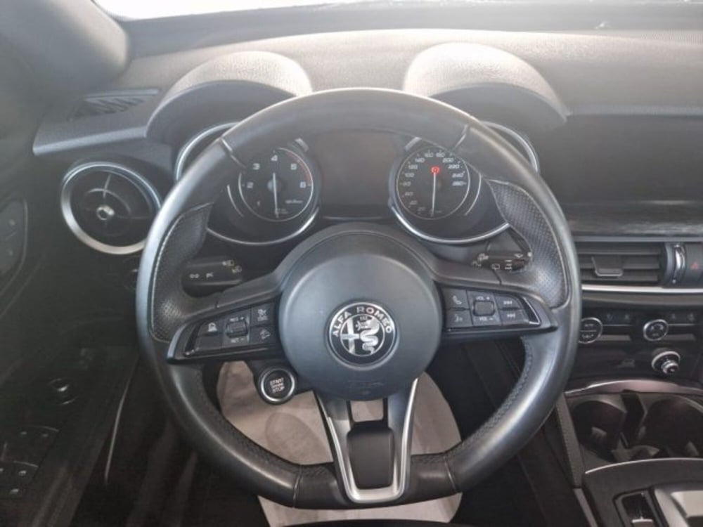 Alfa Romeo Stelvio usata a Terni (12)