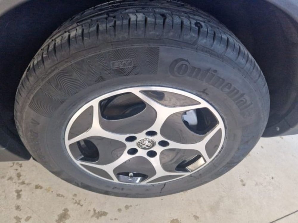 Alfa Romeo Stelvio usata a Terni (8)