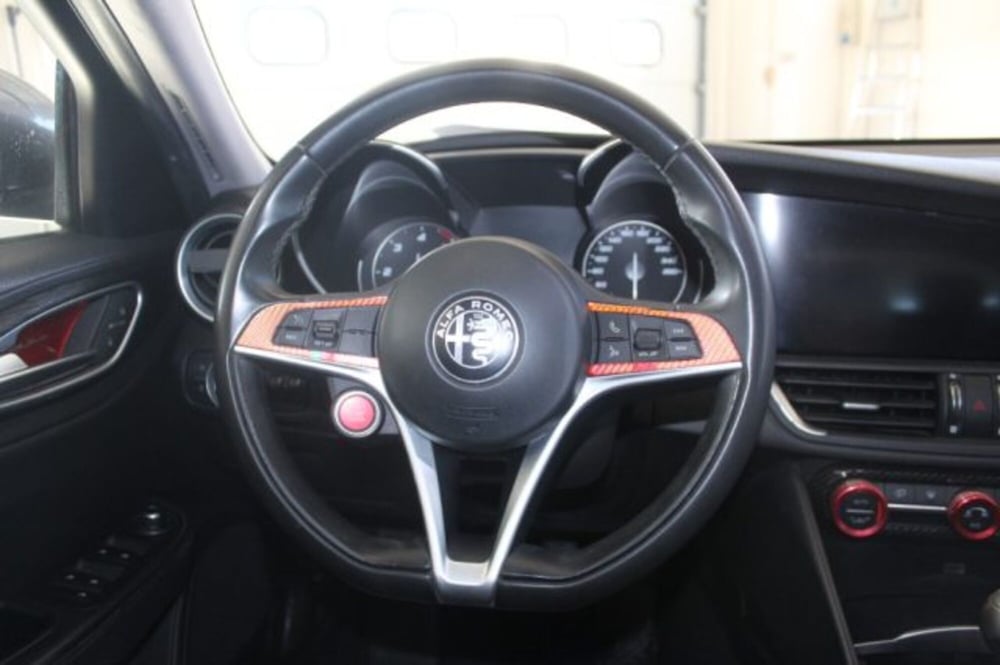 Alfa Romeo Giulia usata a Terni (12)