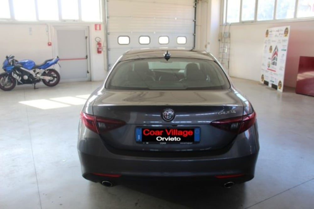 Alfa Romeo Giulia usata a Terni (5)