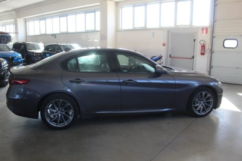Alfa Romeo Giulia usata a Terni (6)