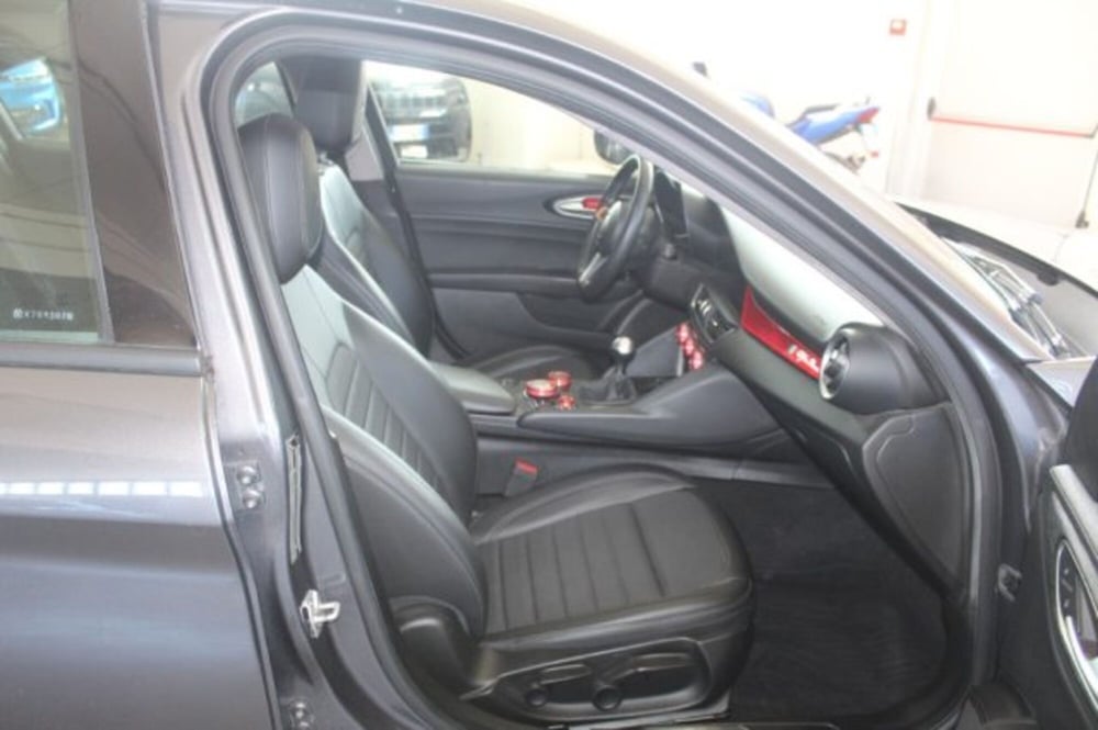 Alfa Romeo Giulia usata a Terni (8)