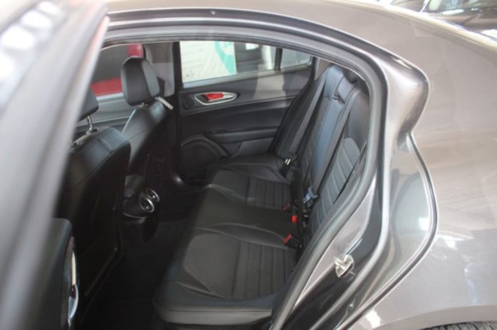 Alfa Romeo Giulia usata a Terni (9)