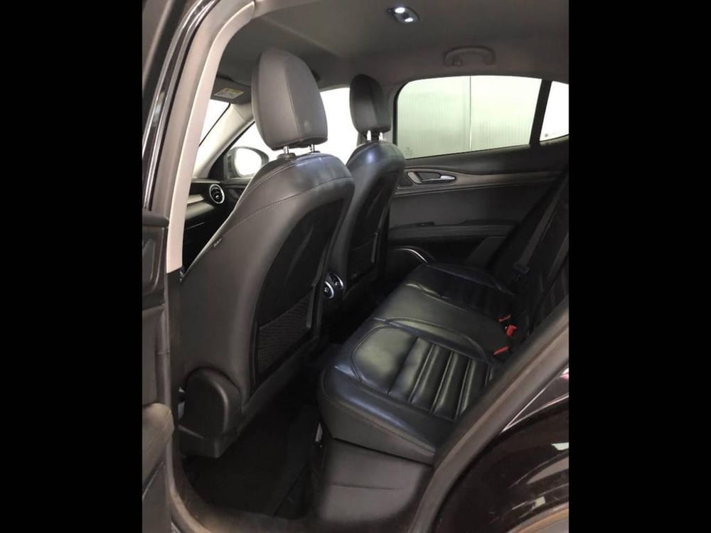 Alfa Romeo Stelvio usata a Torino (12)