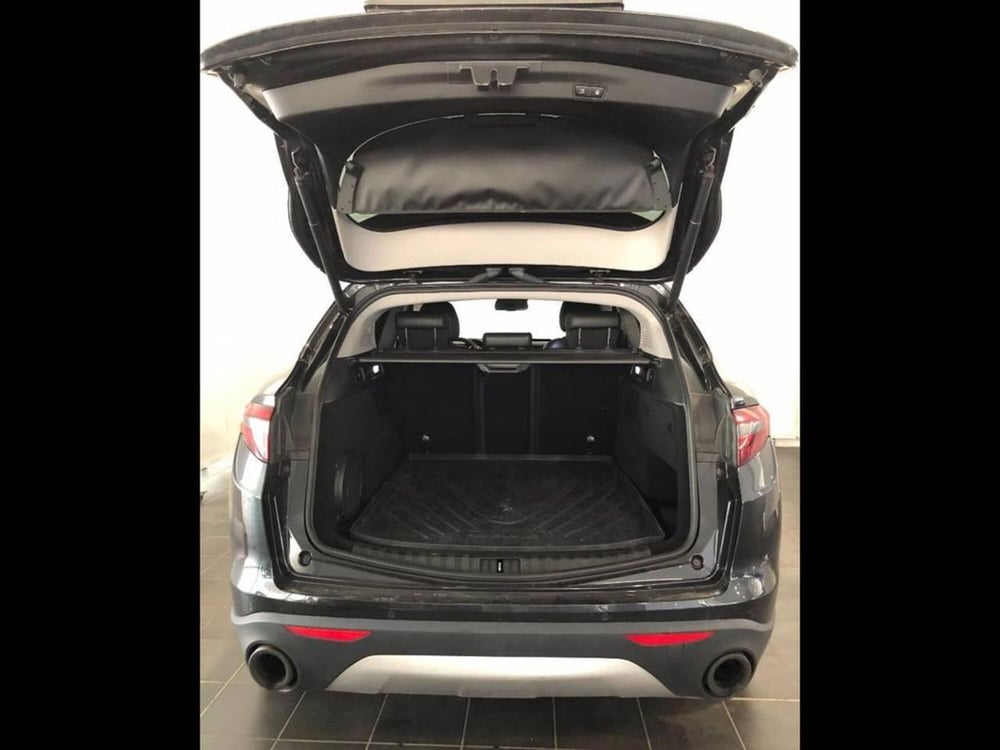 Alfa Romeo Stelvio usata a Torino (13)