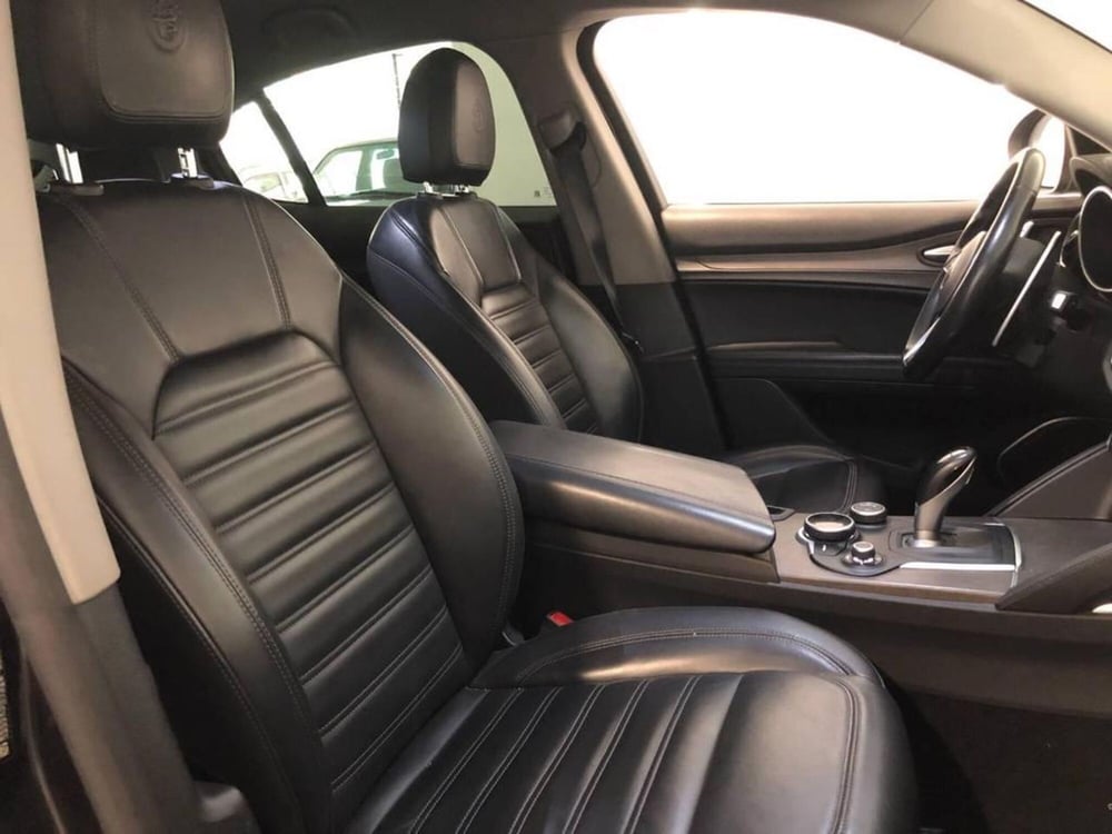 Alfa Romeo Stelvio usata a Torino (15)
