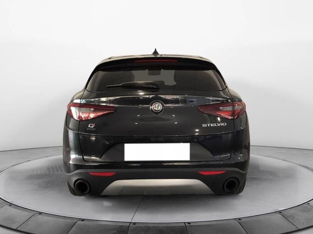 Alfa Romeo Stelvio usata a Torino (5)