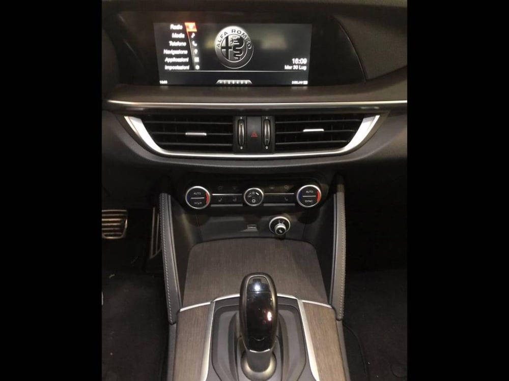 Alfa Romeo Stelvio usata a Torino (7)