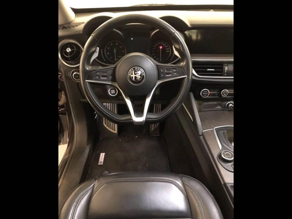 Alfa Romeo Stelvio usata a Torino (9)