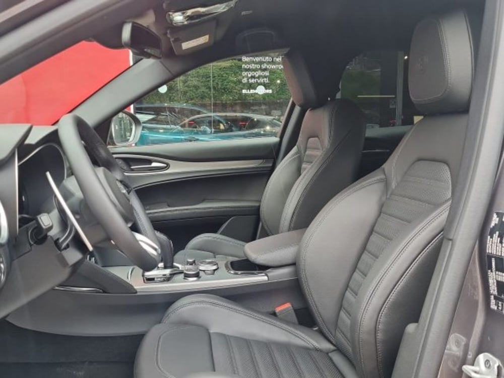 Alfa Romeo Stelvio nuova a Monza e Brianza (11)