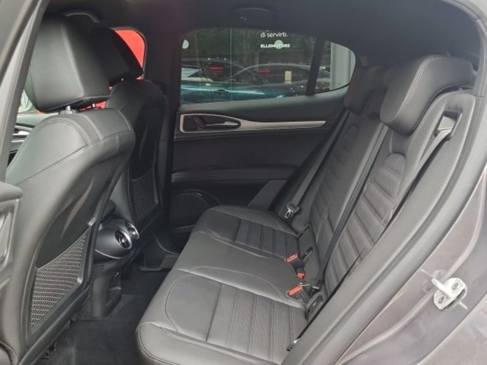 Alfa Romeo Stelvio nuova a Monza e Brianza (12)