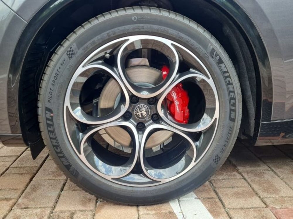 Alfa Romeo Stelvio nuova a Monza e Brianza (13)