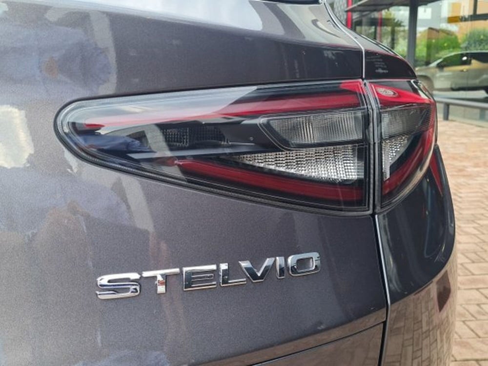 Alfa Romeo Stelvio nuova a Monza e Brianza (15)