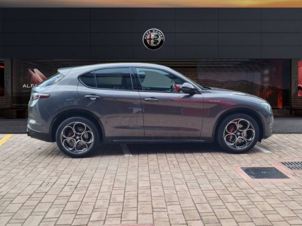 Alfa Romeo Stelvio nuova a Monza e Brianza (4)