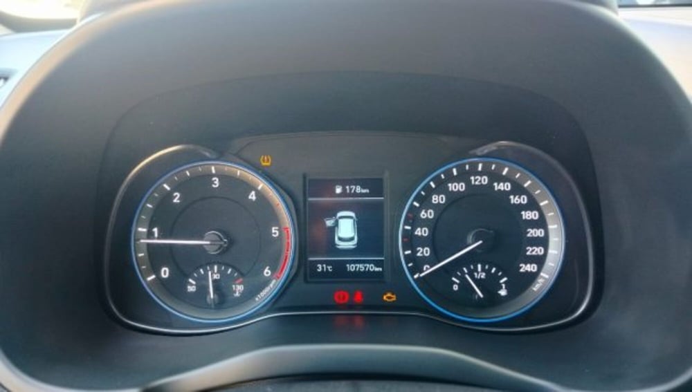 Hyundai Kona usata a Oristano (12)