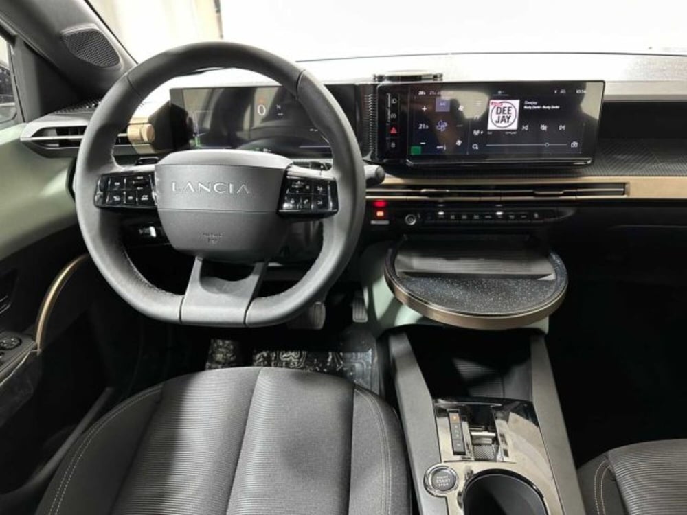 Lancia Ypsilon nuova a Sondrio (13)