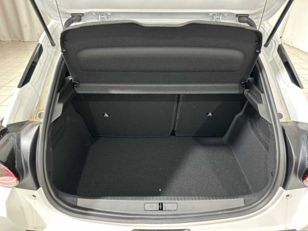Lancia Ypsilon nuova a Sondrio (15)