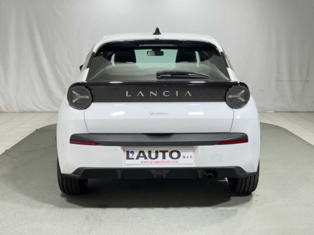 Lancia Ypsilon nuova a Sondrio (4)