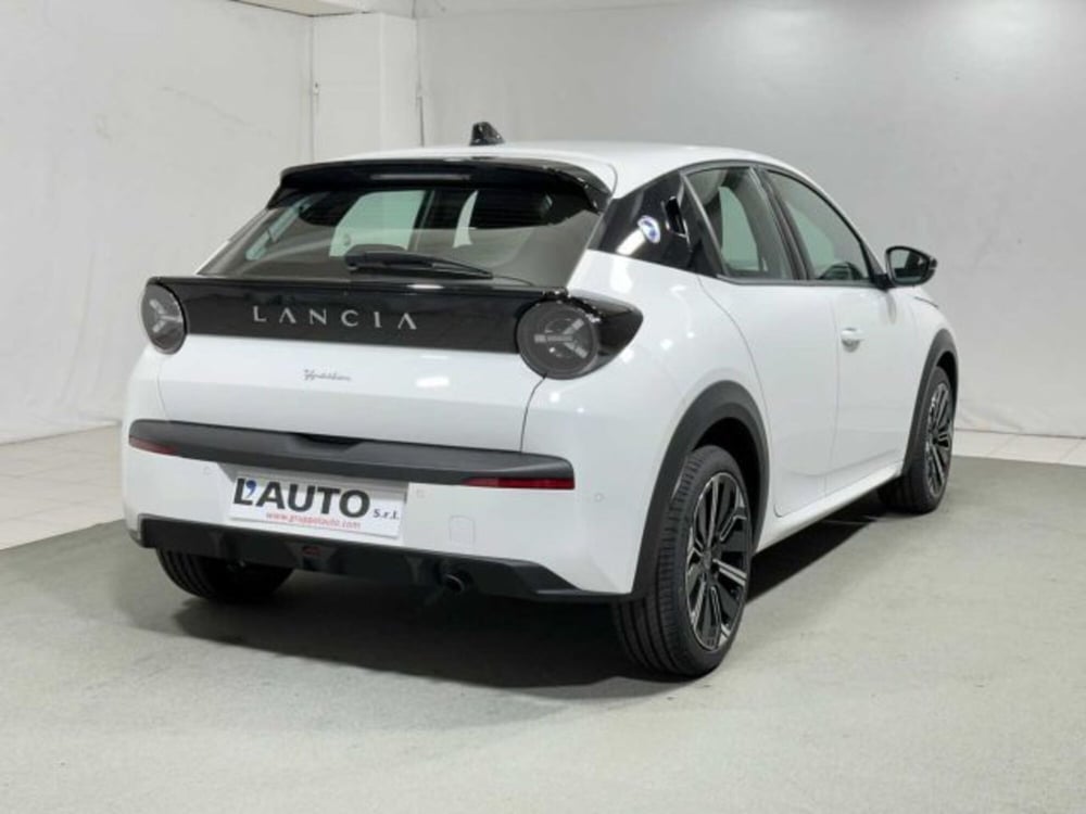 Lancia Ypsilon nuova a Sondrio (5)
