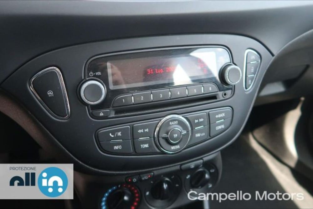 Opel Corsa Coupé usata a Venezia (10)