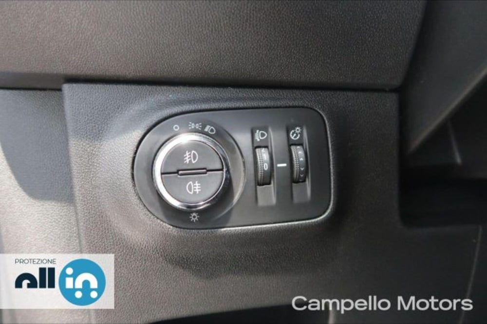 Opel Corsa Coupé usata a Venezia (15)