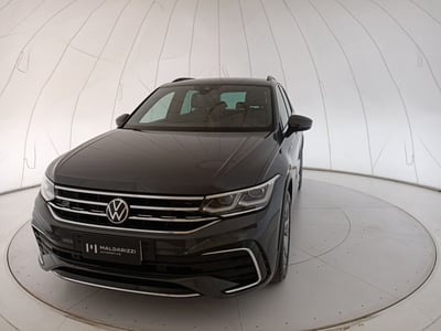 Volkswagen Tiguan 2.0 TDI 150 CV SCR DSG 4MOTION R-Line del 2021 usata a Bari