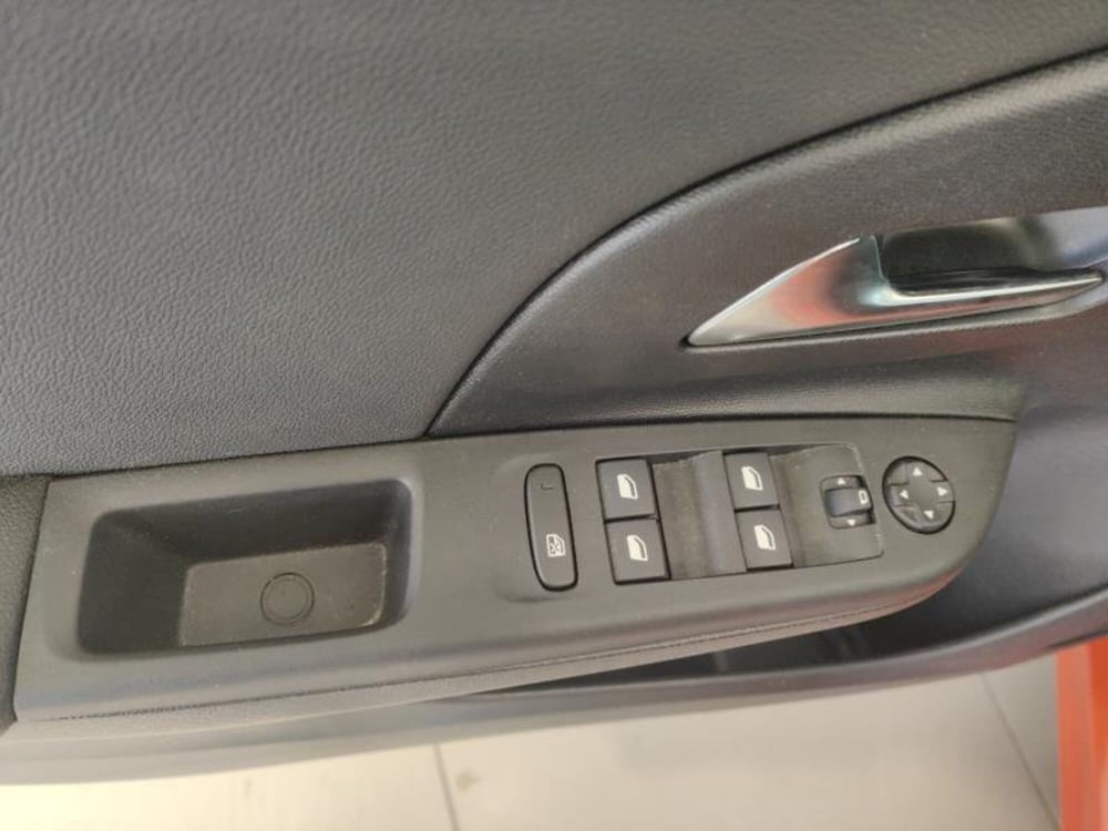 Opel Corsa usata a Genova (12)