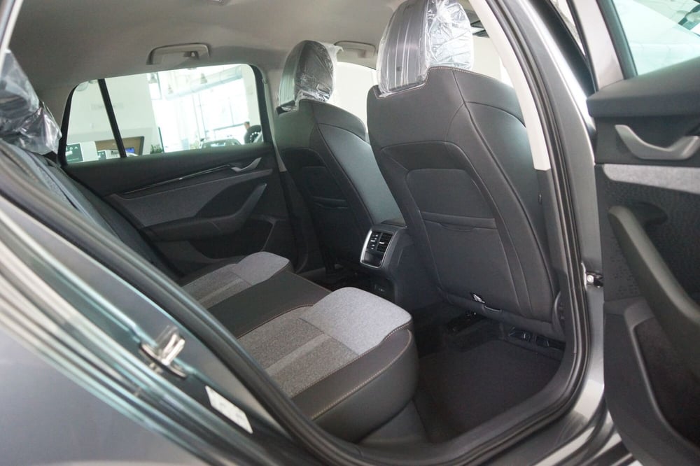 Skoda Octavia Station Wagon nuova a Torino (11)