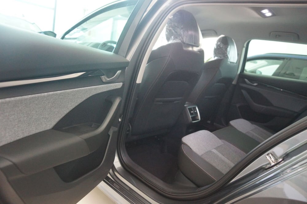 Skoda Octavia Station Wagon nuova a Torino (13)