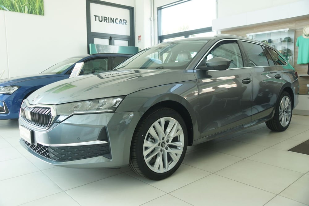 Skoda Octavia Station Wagon nuova a Torino (2)
