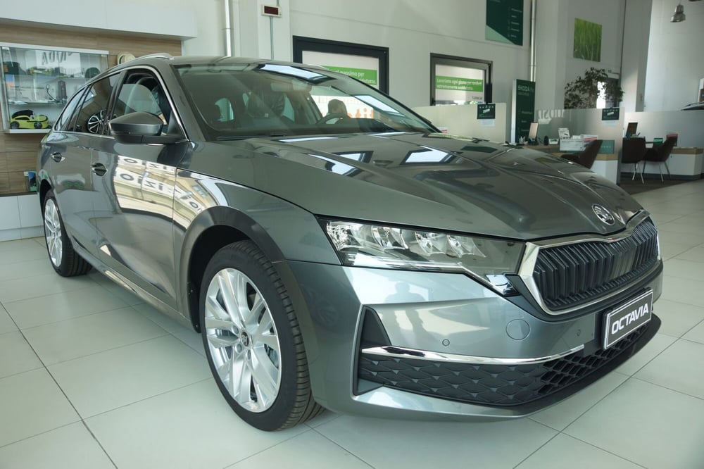 Skoda Octavia Station Wagon nuova a Torino (5)
