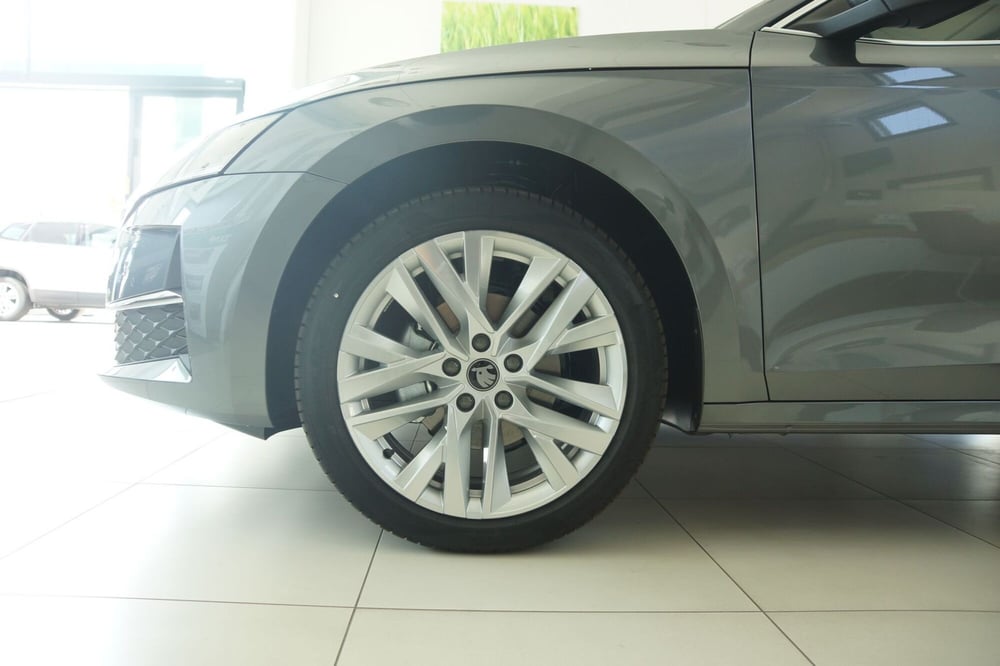 Skoda Octavia Station Wagon nuova a Torino (8)