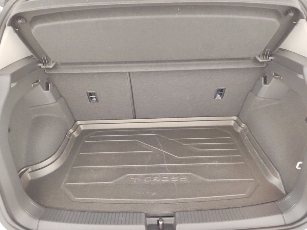 Volkswagen T-Cross usata a Massa-Carrara (16)