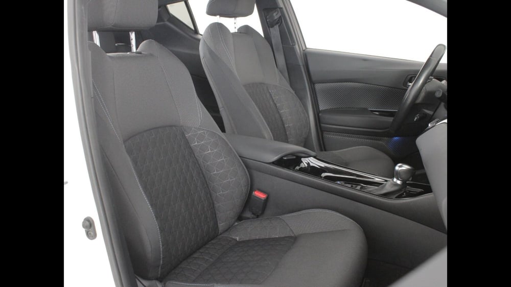 Toyota Toyota C-HR usata a Palermo (7)