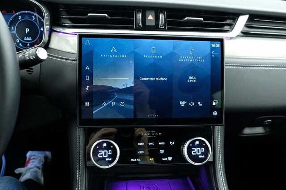 Jaguar F-Pace usata a Mantova (18)