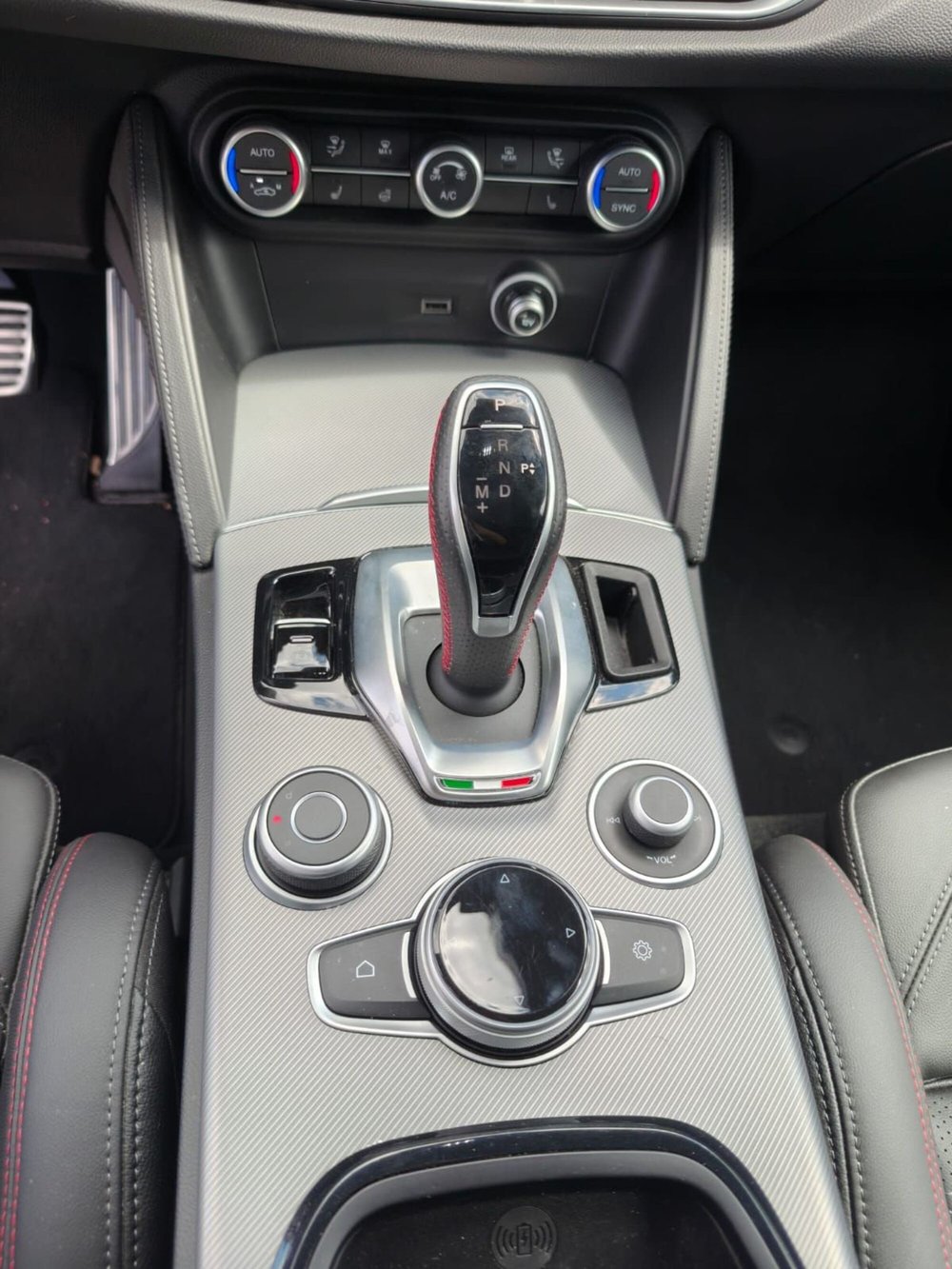 Alfa Romeo Stelvio usata a L'Aquila (15)
