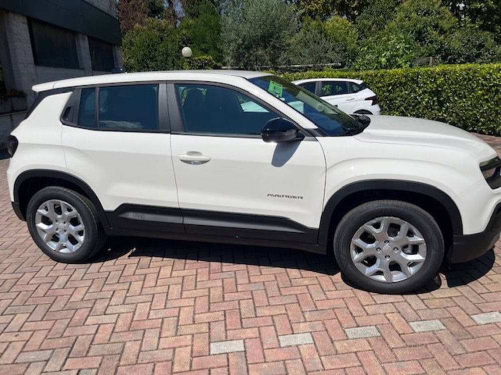 Jeep Avenger nuova a Brescia (5)