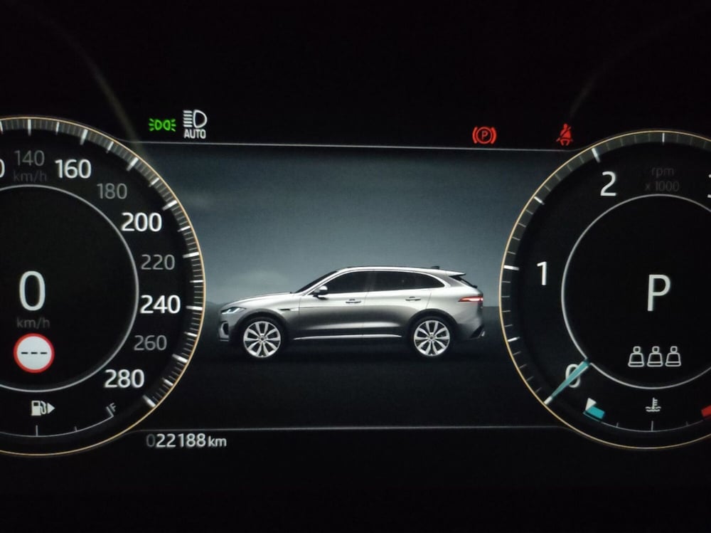 Jaguar F-Pace usata a Milano (10)