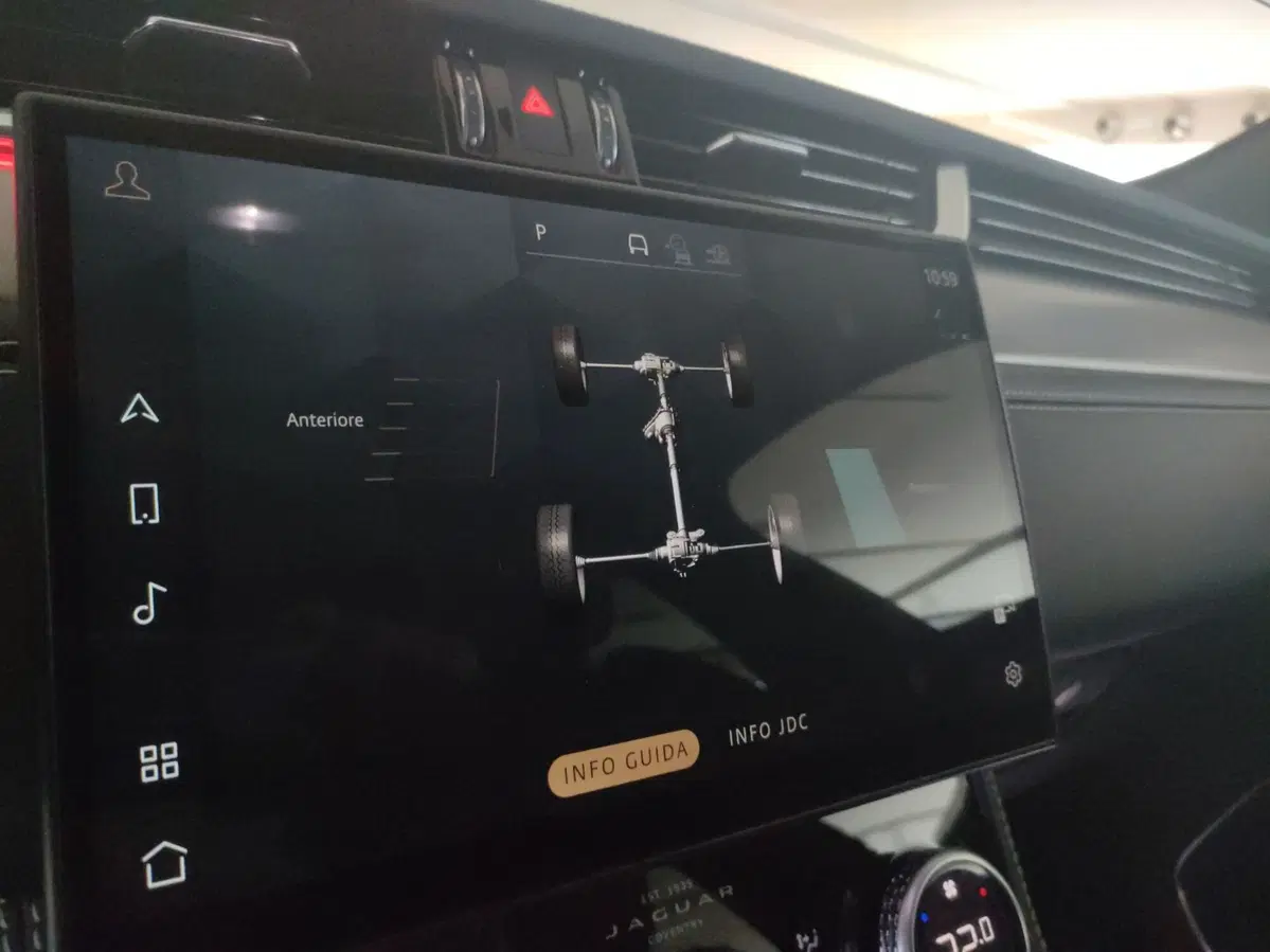 Jaguar F-Pace usata a Milano (17)