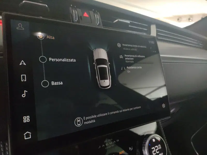 Jaguar F-Pace usata a Milano (18)