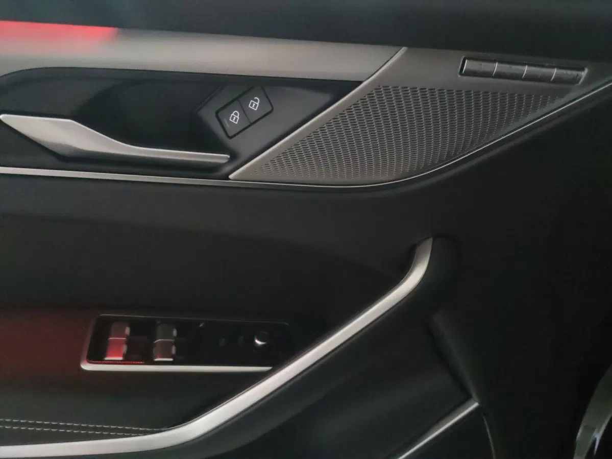 Jaguar F-Pace usata a Milano (19)