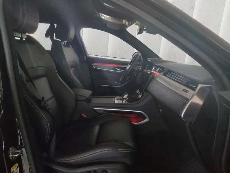 Jaguar F-Pace usata a Milano (3)