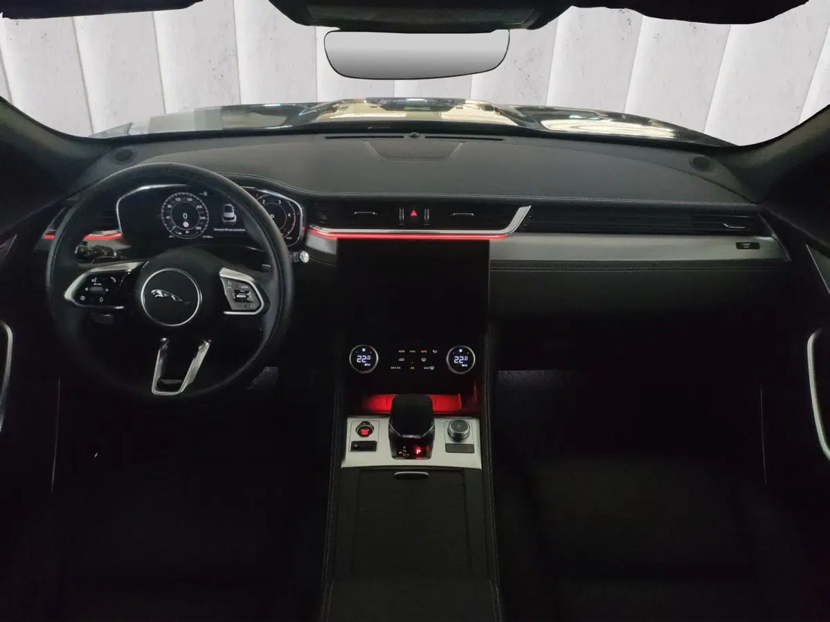 Jaguar F-Pace usata a Milano (4)