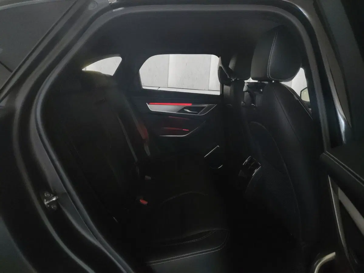 Jaguar F-Pace usata a Milano (5)