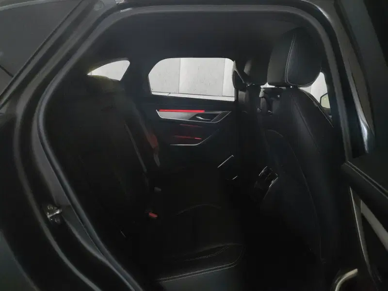 Jaguar F-Pace usata a Milano (5)