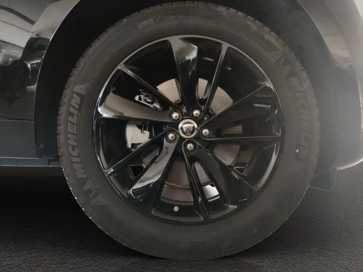 Jaguar F-Pace usata a Milano (9)