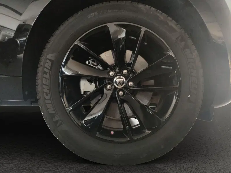 Jaguar F-Pace usata a Milano (9)