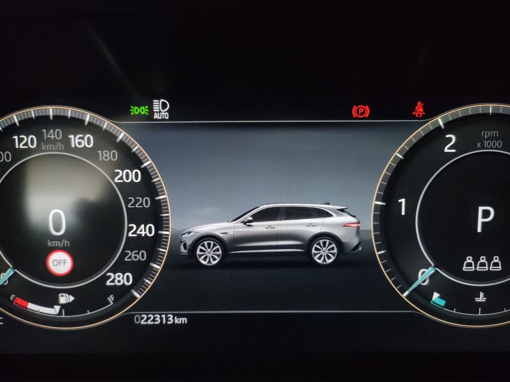 Jaguar F-Pace usata a Milano (10)